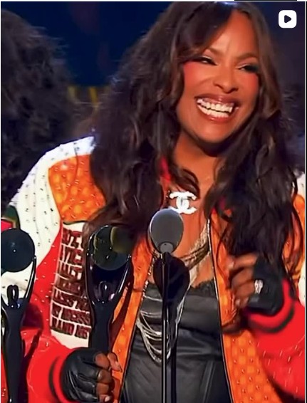 DJ Spinderella of Salt-N-Pepa live – book hip hop legend